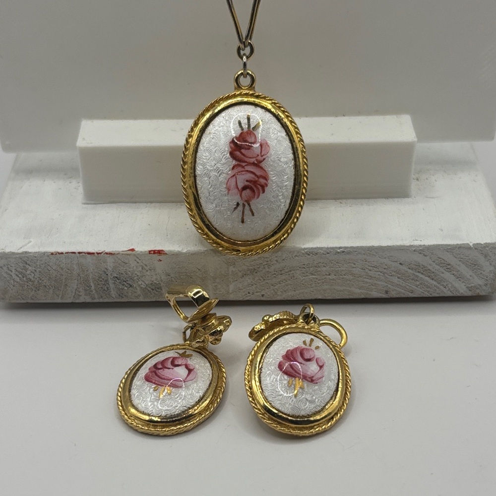Vintage Guilloche Enamel Rose Necklace & Earrings Set White Pink Gold Tone A1108